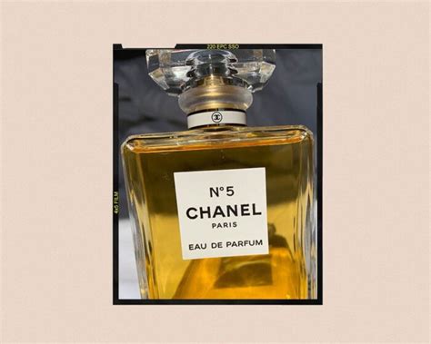 what does Chanel no 5 smell like